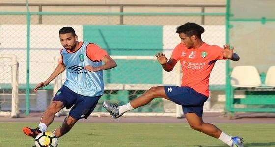 بالفيديو.. فريق الأهلي الأول يقيم ممرا شرفيا للشباب