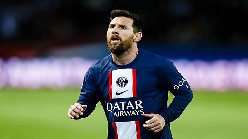 رئيس الهلال في باريس تمهيدا لاعلان التعاقد مع ميسي