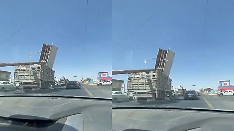 القبض على قائد مركبة عرض حياة الآخرين للخطر بنقله لوحة إعلانية كبيرة (فيديو)