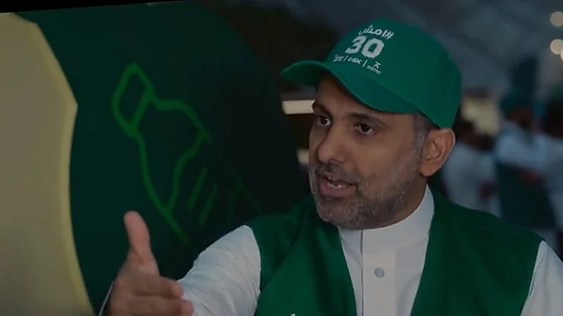 وزير الصحة ممازحًا وزير الرياضة: لا أستطيع مجاراته في رياضة البادل .. فيديو