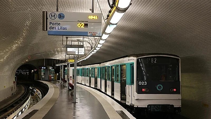 ضبط مجرم حاول اغتصاب امرأة أمام الجميع في المترو!