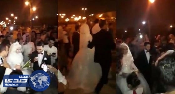 وافد يحتفل بزفافه في منتزه عام بالرياض