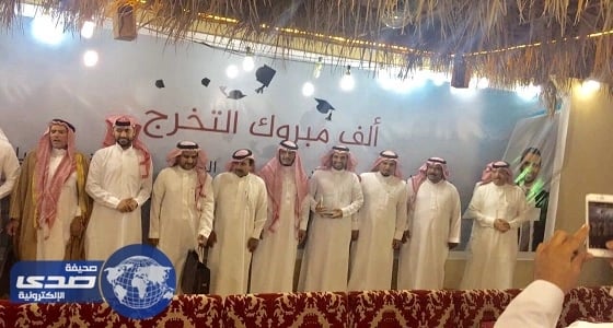 بالصور.. «العمور» يقيم مأدبة عشاء وحفل للزملاء بمناسبة التخرج