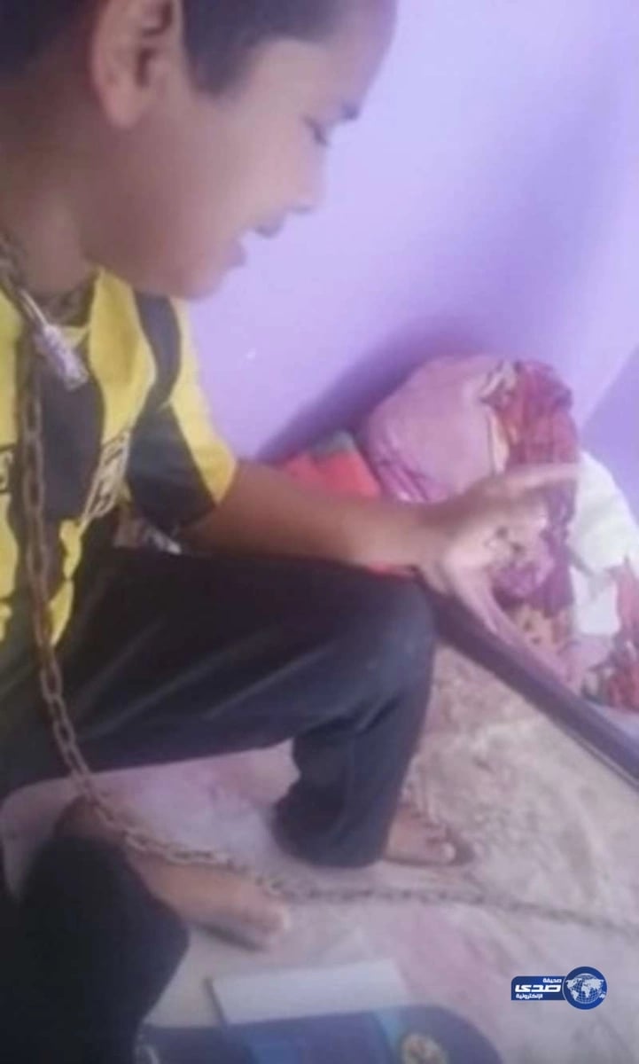 والد الطفل المقيد بالسلاسل : علاقتي بابني تحسنت .. ومستعد للمثول أمام الجهات المختصة