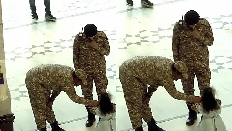 ‏طفلة تشارك رجال الأمن الاحتفال بـ ⁧‫عيد الفطر المبارك وتقدم لهم الحلوى.. فيديو