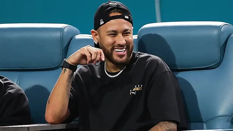 مفاجأة مذهلة من نيمار لـ بائع متجول.. فيديو