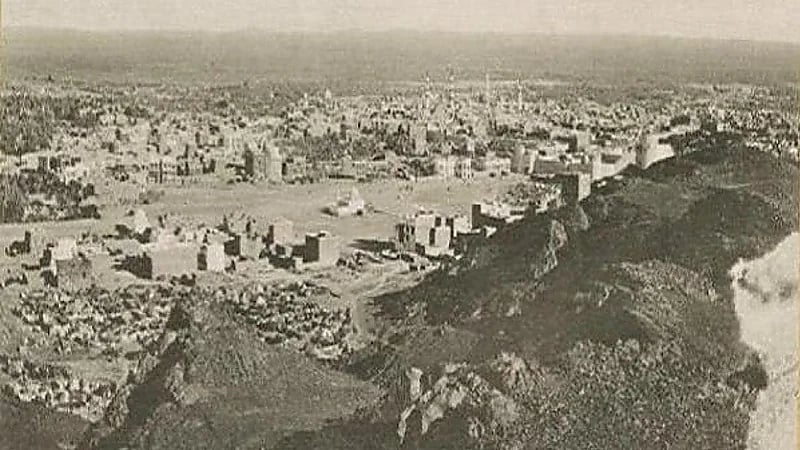 صورة تاريخية قديمة تظهر كيف كانت المدينة المنورة قبل 110 عامًا