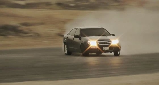 بالفيديو..القبض على مفحط قام بحركات جنونية بحي سكني