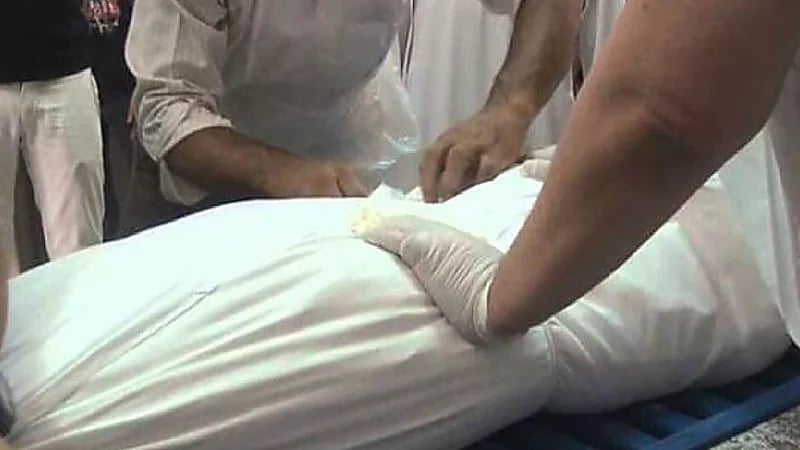 إعلامية تطوع لغسل الموتى