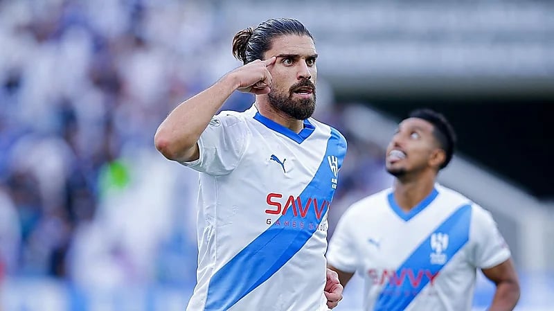 3 أندية إنجليزية تراقب لاعب الهلال .. فيديو