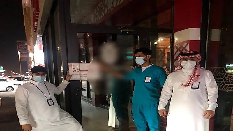 إغلاق مطعم بالدمام بعد الاشتباه بتسببه بحالات تسمم