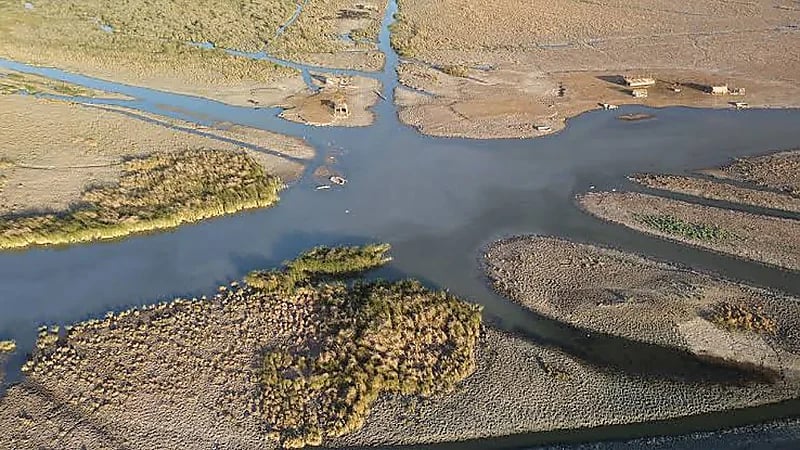 موجة جفاف يعيشها العراق للعام الرابع علي التوالي واحتضار فينيسا الشرق .. فيديو