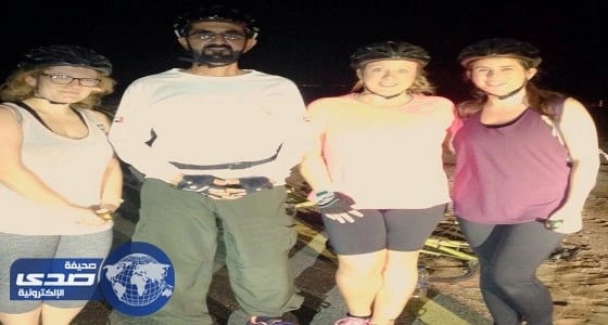⁠⁠⁠⁠⁠بالصور.. حاكم دبي ينقذ 3 أجنبيات من الصحراء