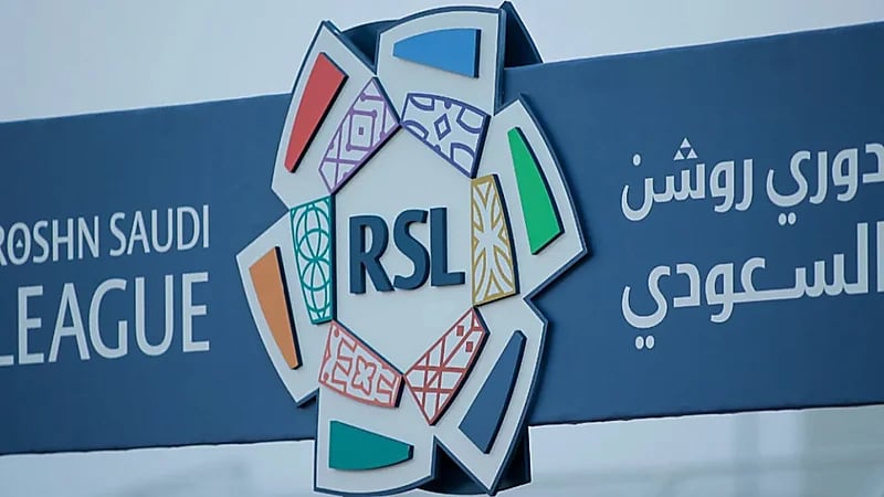 رئيس نادٍ محلي يوهم الجمهور بحضوره مران فريقه بصورة أرشيفية!