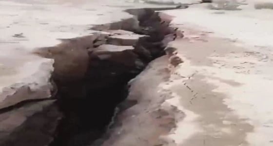 جيولوجي يفسر ظاهرة انتشار الحفر وخسف الأرض بالرياض