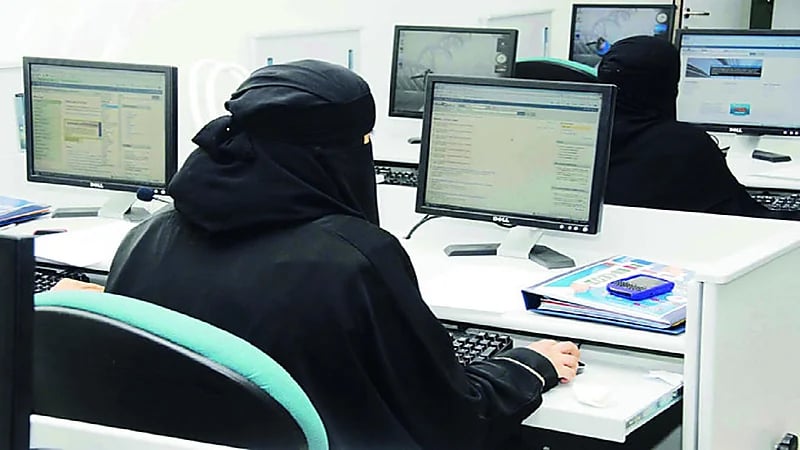 "الموارد البشرية " تكشف الاجازات المستحقة للمرأة العاملة