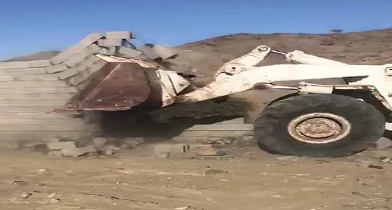 إزالة تعديات على 10 آلاف متر مربع بالطائف