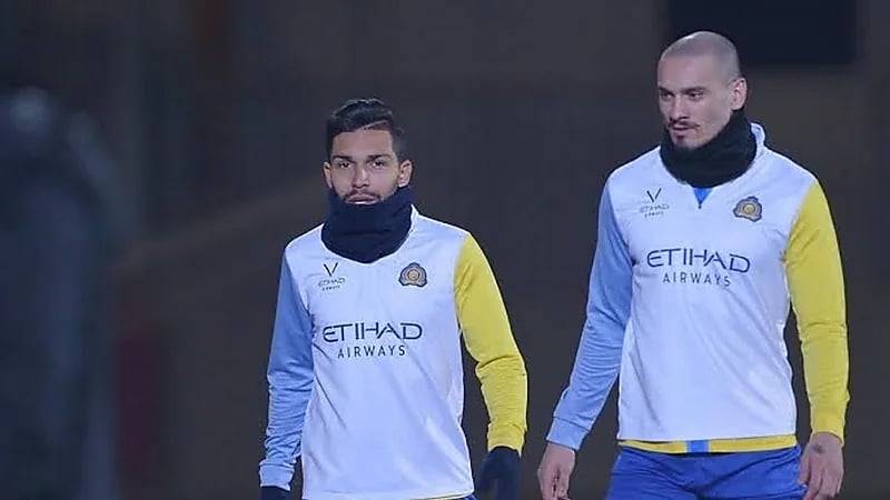 بيتروس يدعم مايكون في حربه ضد النصر