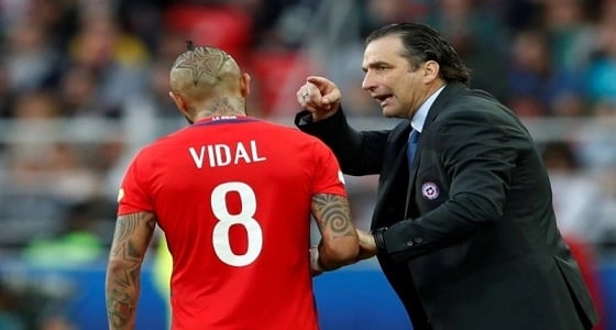 أرتورو فيدال يتمنى التوفيق لمدرب المنتخب في كأس العالم 2018