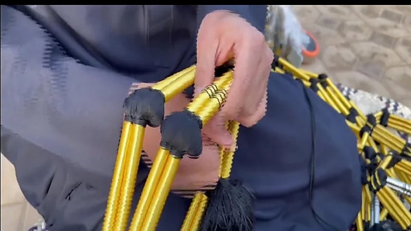 "العقال المقصب".. لباس ارتبط بملوك الدولة السعودية منذ نحو 3 قرون(فيديو)