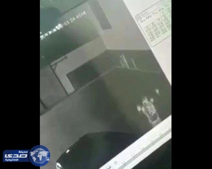 بالفيديو.. ملثم يسرق سيارة إماراتي ويتحدى كاميرات المراقبة