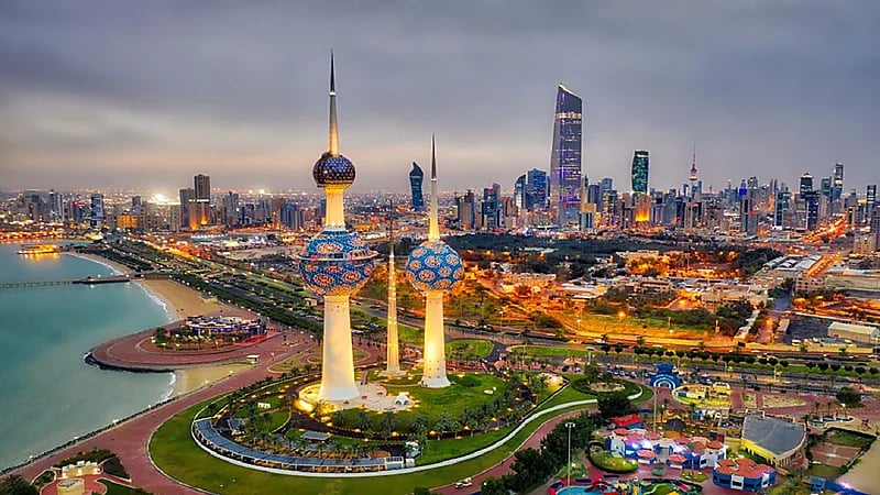 فضيحة تهز تعليم الكويت..استخراج 70 سماعة غش من آذان الطلبة في يوم واحد