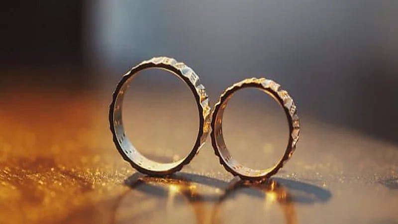 فتاة تضع 10 شروط للزواج: ليس لديه "كرش" ولا يأكل المنسف باليد!