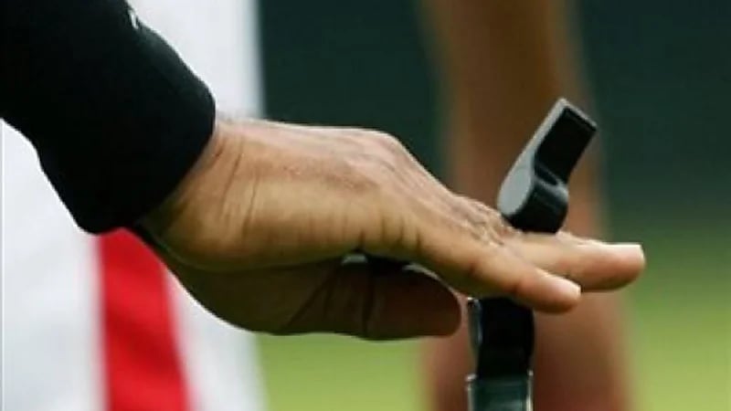 الكشف عن حكام مباريات اليوم بدوري المحترفين