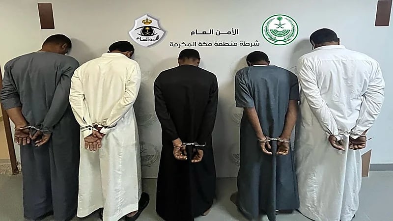 القبض على 5 أشخاص لسرقتهم كيابل كهربائية وبطاريات مركبات وأجهزة تكييف بالليث