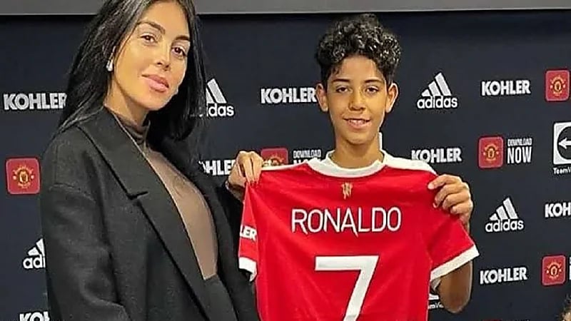 أول ظهور لنجل رونالدو في تدريبات البرتغال... فيديو