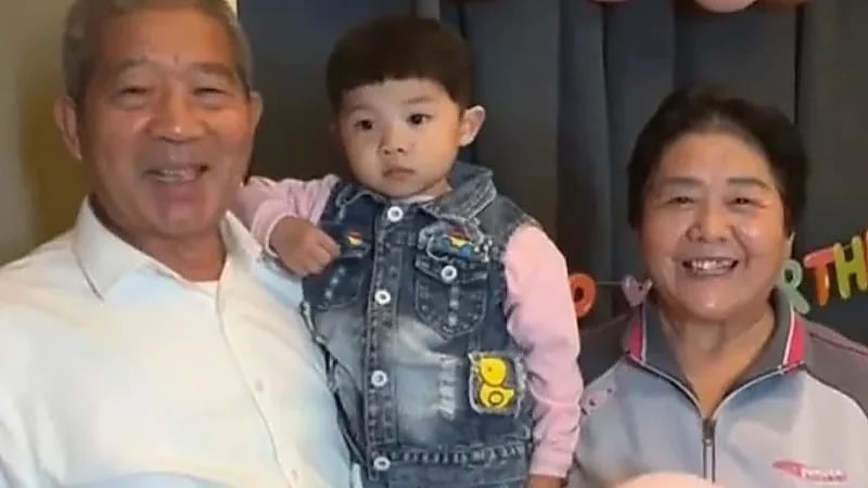 سيدة تنجب ابنتها وهي في عمر الـ 70 عامًا