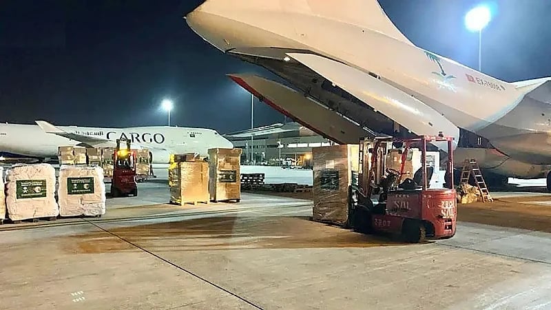 مغادرة الطائرة السعودية الـ 31 لإغاثة الشعب الفلسطيني في غزة