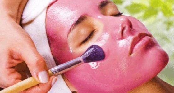 وصفة طبيعية لتوحيد لون البشرة