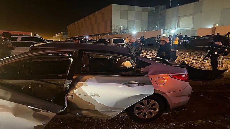 بالصور.. إصابة قائد مركبة في حادث وميض لحظي بتبوك