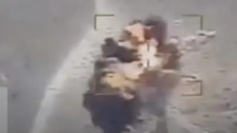 شاهد.. طيران التحالف يدك آليات مليشيا الحوثي في مأرب والجوف