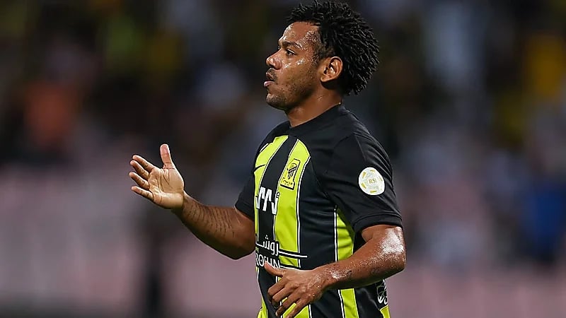 نيوم يوقع رسميًا مع رومارينيو