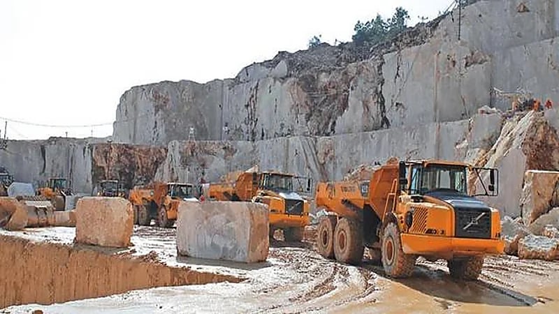 بدء التسجيل في تدريب وتوظيف 1400 سعودي في المحاجر والكسارات