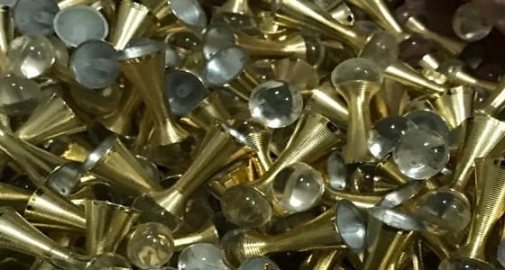 بالصور.. ضبط 120 ألف عبوة عطور مغشوشة و800 ألف ريال بالرياض