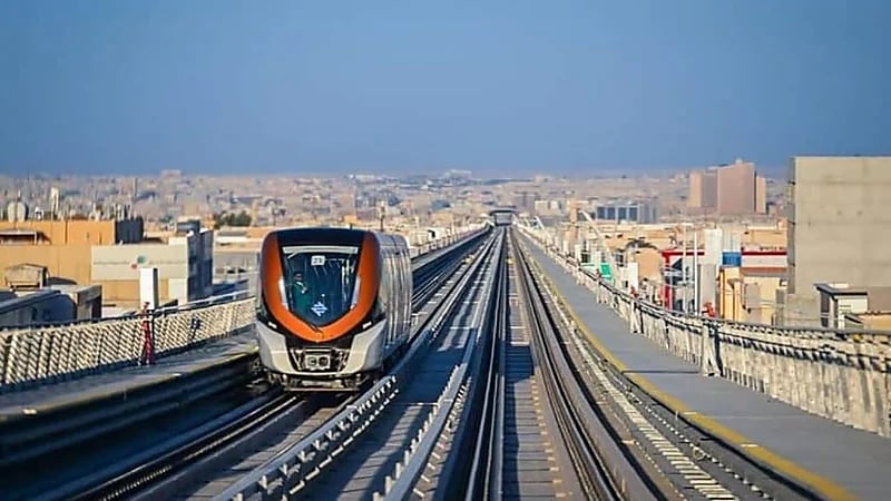 طرح مناقصة لتصميم مشروع جسر بري يربط شرق المملكة بغربها