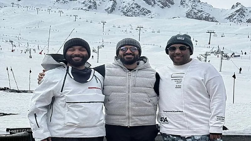 الحائلي يستمتع بوقته وسط الثلوج