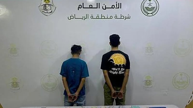 ضبط مواطنين لترويجهم مادتي الكوكايين والحشيش المخدرتين بالرياض