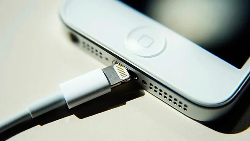 شواحن أيفون المقلدة تشكل خطرًا كبيرًا على المستهلكين