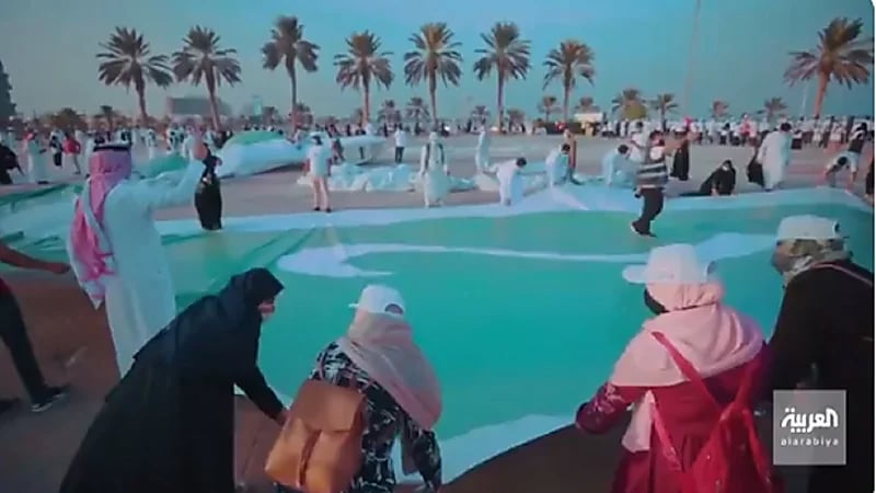 بالفيديو.. إطلاق أكبر لوحة للاحتفال بـ اليوم الوطني في الخبر