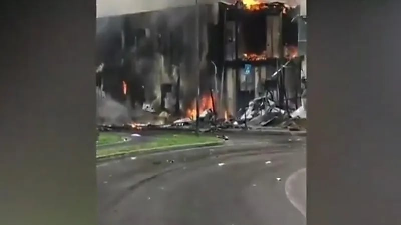 شاهد.. لحظة تحطم طائرة ملياردير شهير ومقتل أسرته