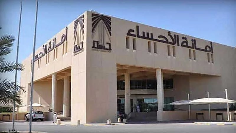 حقيقة فرض غرامة على صاحب متجر ورود لتركه المحل 5 دقائق بالأحساء