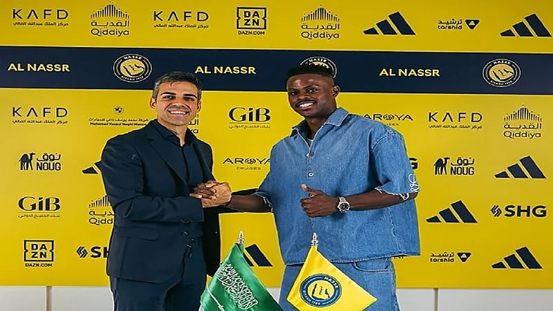 هارون كمارا يـوقع رسميًا لـ النصر.. صور