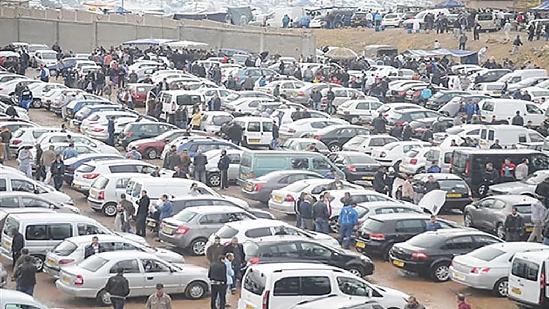 بيع سيارات "تشليح" في مزاد علني بجمرك جسر الملك فهد