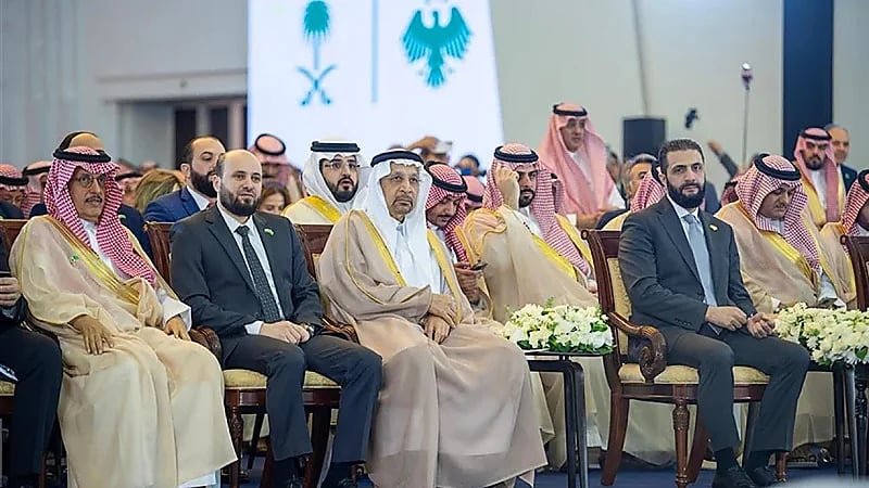 وزير الاستثمار يعلن عن استثمارات مشتركة مع سوريا خلال وجوده في قصر الشعب ..فيديو