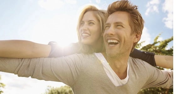 6 تصرفات هامة تجعل شريك حياتك خاتمًا في إصبعك