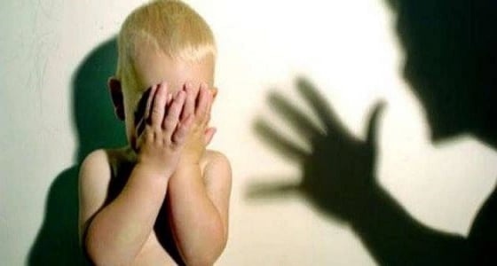 بالفيديو..ممرضة بدار أيتام تتعدى بالضرب على طفل